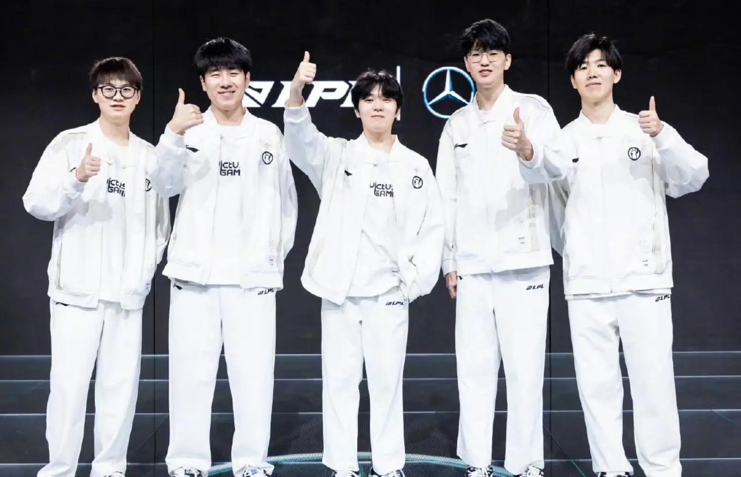 开云官网中国 -包含Rookie迎来二十赛季出色发挥，雄鹿观众热烈欢呼！的词条