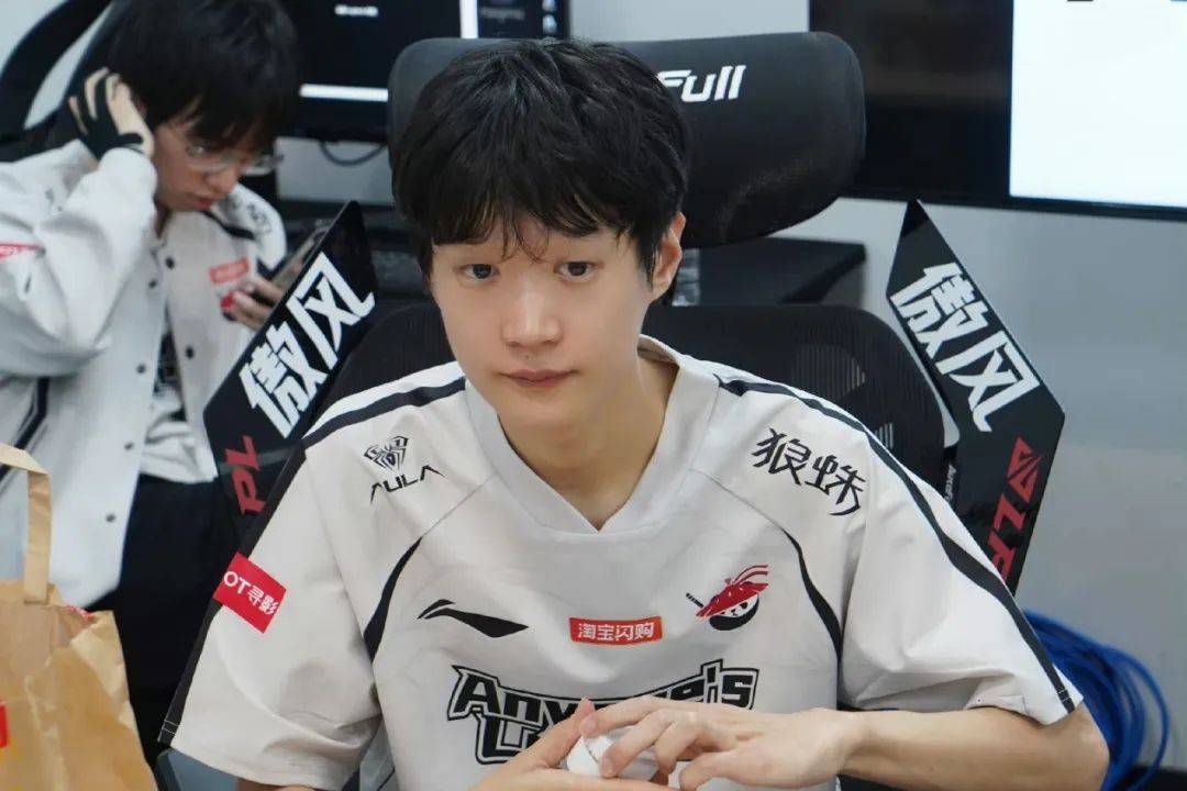 kaiyun官网app -Doinb在TES比赛中出色防守，锐不可当引发热议！的简单介绍